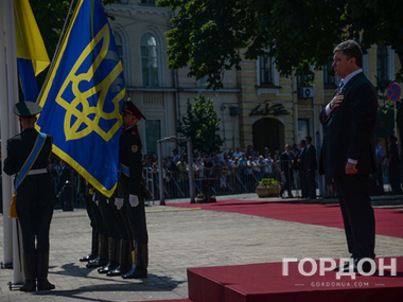 Петр Порошенко подписал указ о трауре по погибшим в АТО