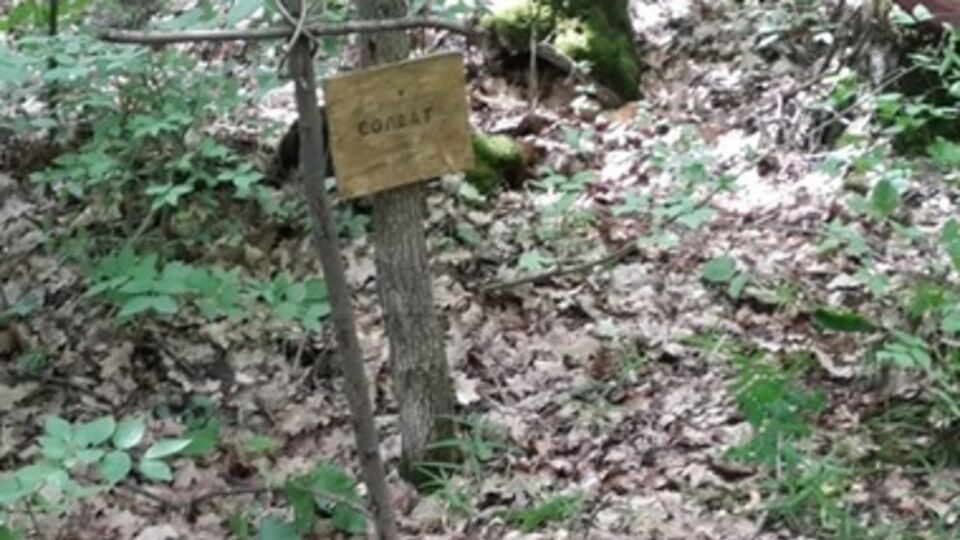 Рядом с трассой Изюм – Славянск военные обнаружили несколько захоронений боевиков