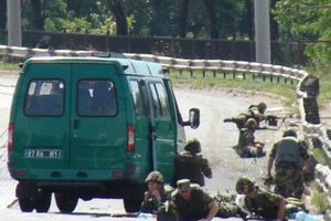 Террористы обстреляли колонну из автоматов и гранатометов