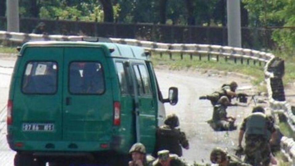 Террористы обстреляли колонну из автоматов и гранатометов