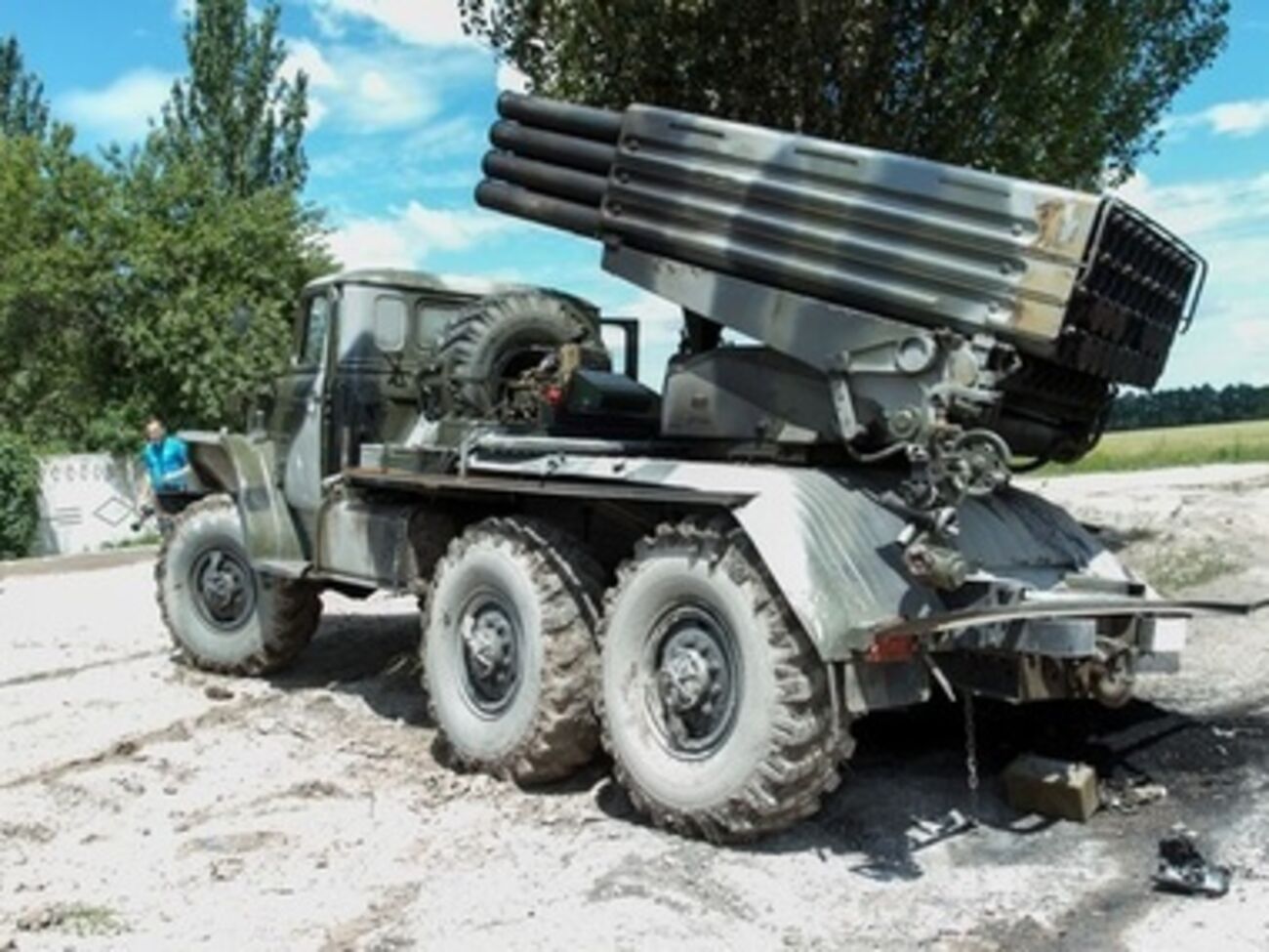 Украинские войска захватили российскую реактивную систему залпового огня БМ-21 "Град", принадлежащую России