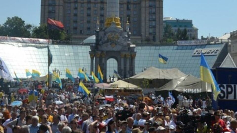 Центральная Рада Сотен, Координационный Совет Майдана, Люстрационный комитет Майдана, Maidan Press Center и другие организации и инициативы Майдана официально опровергли свое участие в митинге под российским посольством