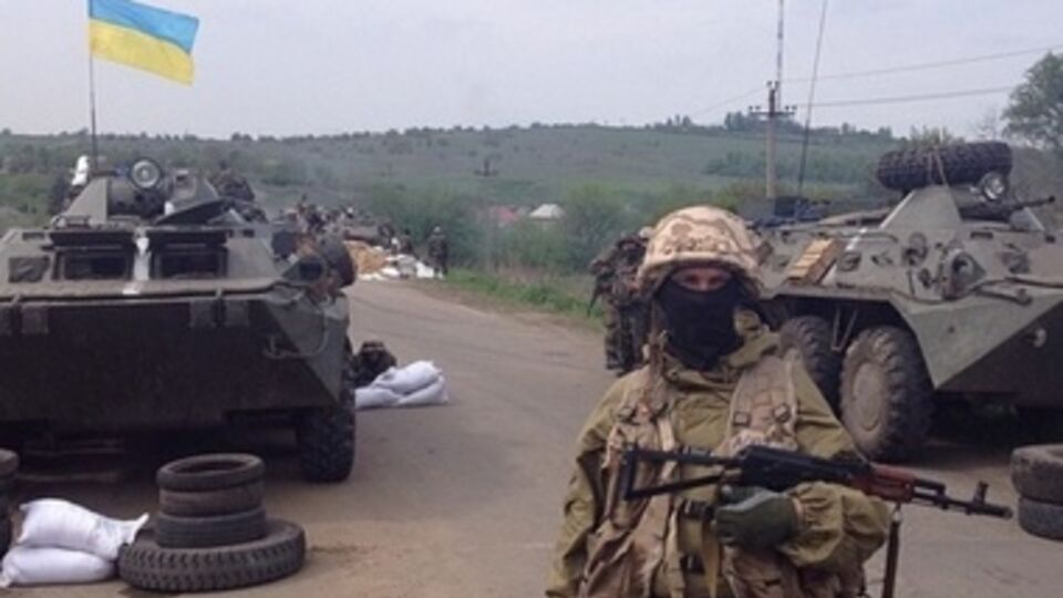 По словам пресс-офицера АТО Алексея Лебедя, особенно внимательно проверяют мужчин