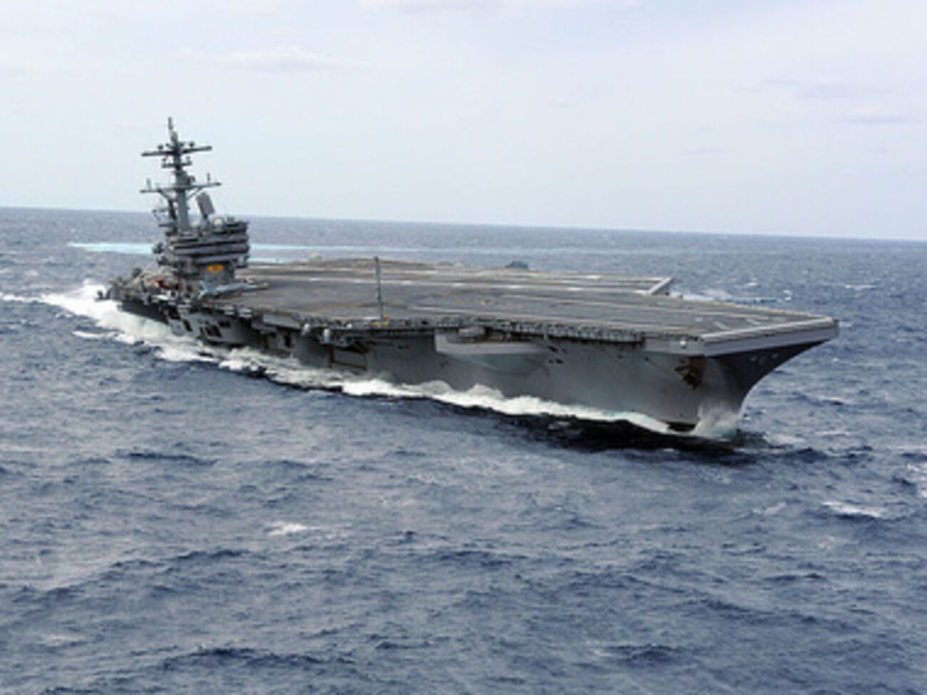 США отправили в Ирак авианосец "Джордж Буш", но&nbsp;американские войска введены не будут