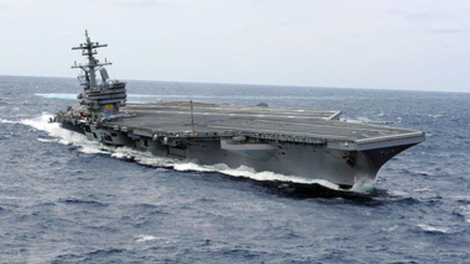 США отправили в Ирак авианосец "Джордж Буш", но американские войска введены не будут