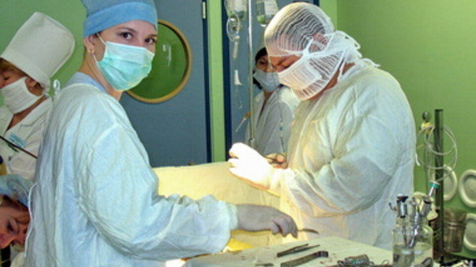 В луганские больницы обращаются с огнестрельными ранениями