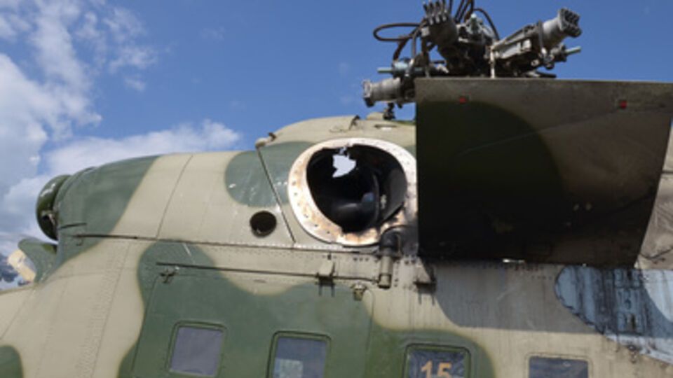 Вертолет вынуждено приземлился под обстрелом террористов