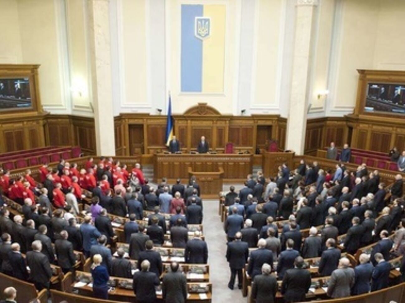 Активисты требуют провести перевыборы Верховной Рады