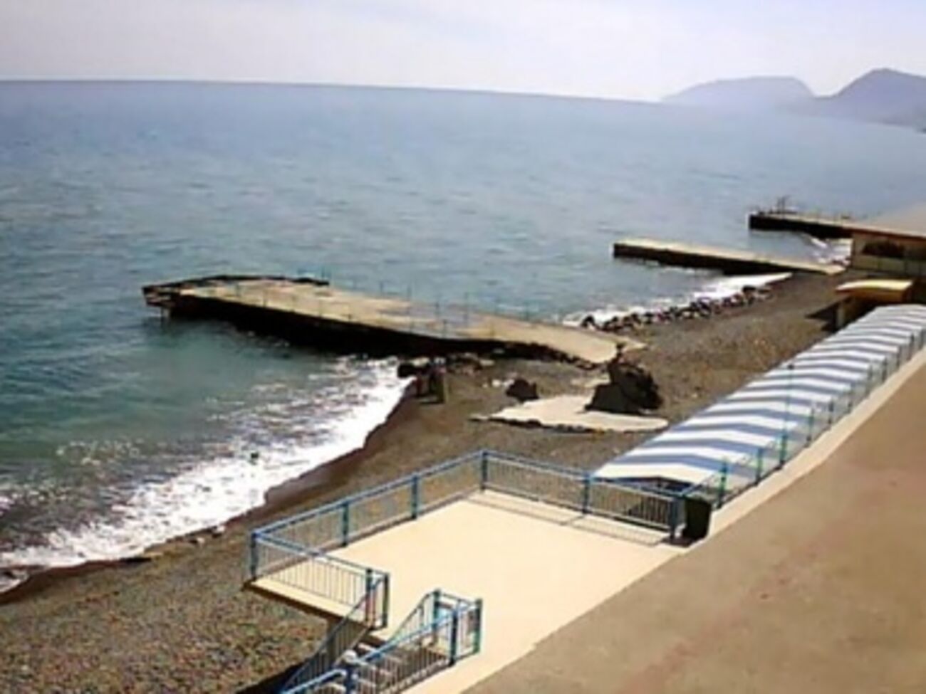 В Крыму новый сезон начался с пустых пляжей