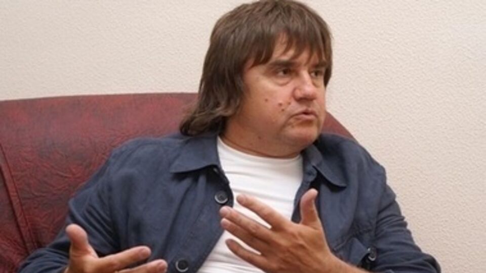 Политолог Вадим Карасев говорит, что в Украине имеются силы, заинтересованные в обострении отношений с Россией и в ограничении таким образом дипломатических и внешнеполитических возможностей нового президента