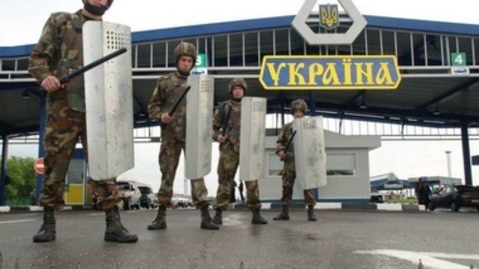 На сегодняшний день перекрыты 248 км границы с Россией, заявил Коваль