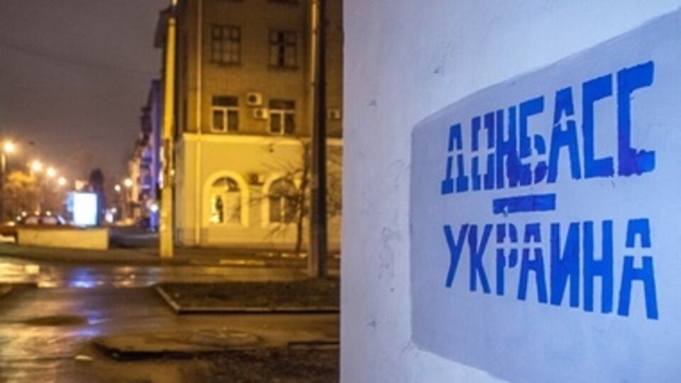 Власти города передают, что по центральным улицам города прогуливаются семьи с детьми, рестораны и кафе работают в обычном режиме