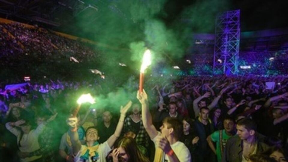 Поклонники пришли на концерт в вышиванках и с украинской символикой