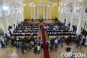 Колонный зал КГГА на Крещатике пока не может принимать сессии депутатов Киевсовета