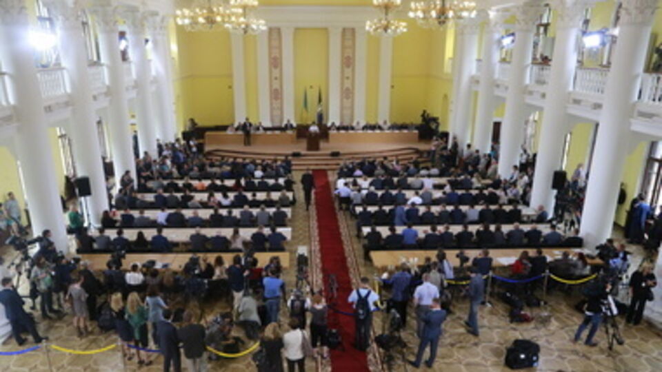 Колонный зал КГГА на Крещатике пока не может принимать сессии депутатов Киевсовета