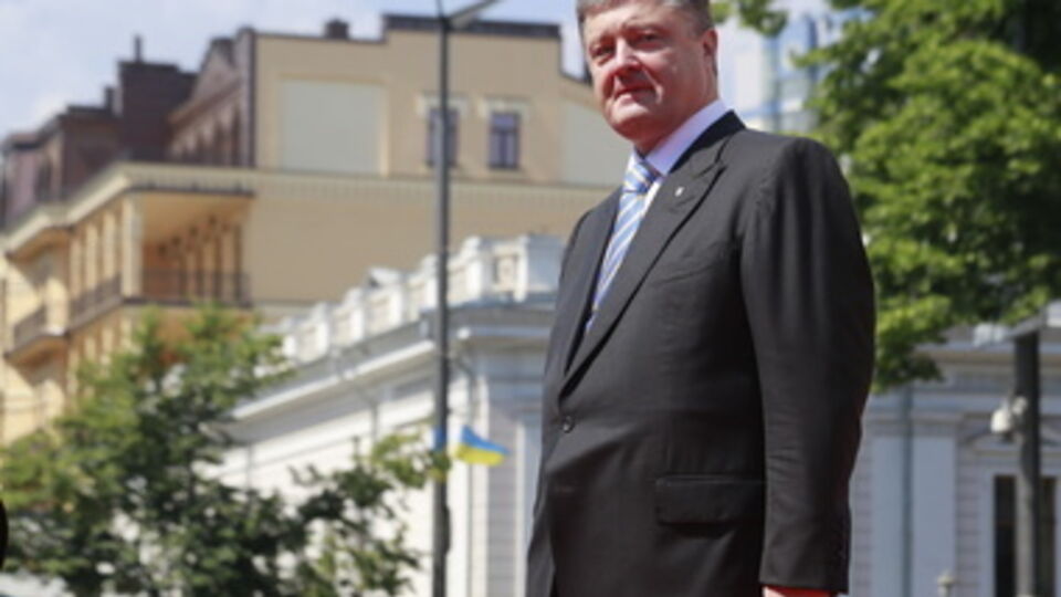 Порошенко надеется, что изменения в Конституцию будут приняты уже на этой на неделе