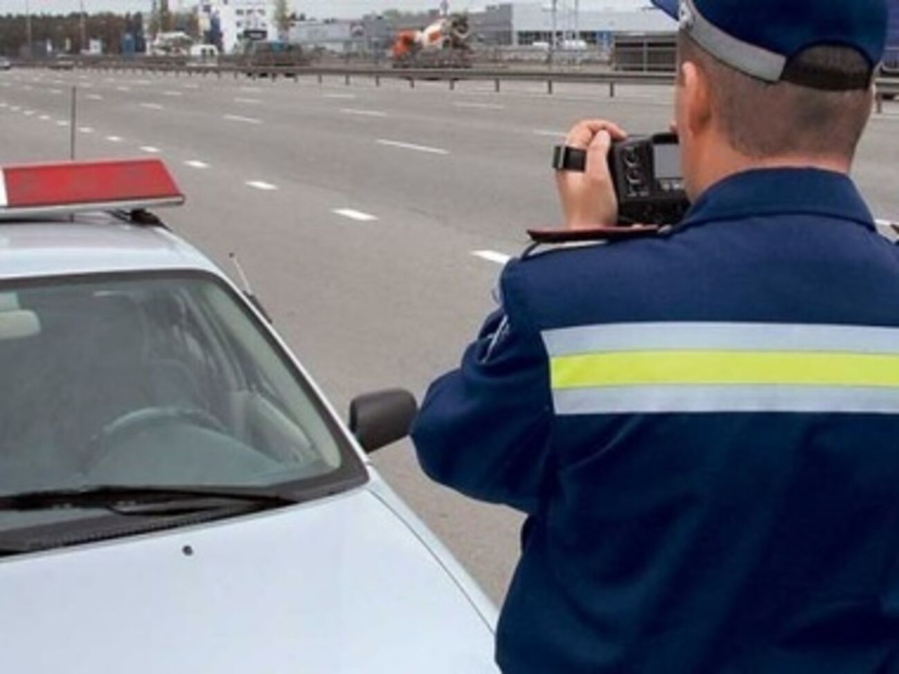 Водителей-взяточников уже фотографируют и записывают на видео