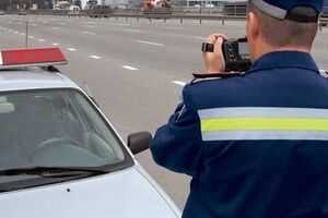 Водителей-взяточников уже фотографируют и записывают на видео