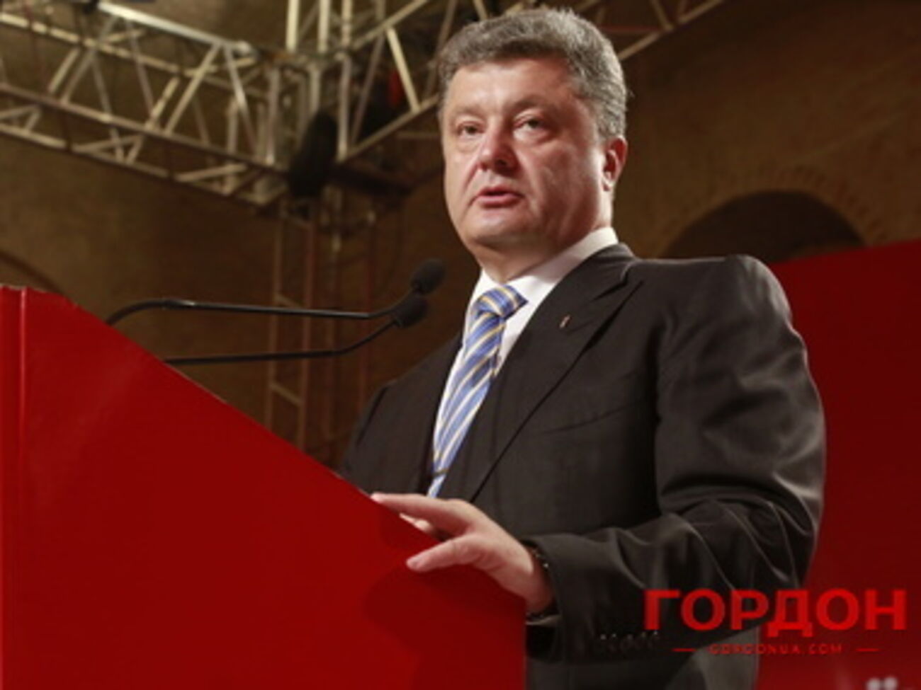 В понедельник Порошенко встретился с руководителями парламентских фракций