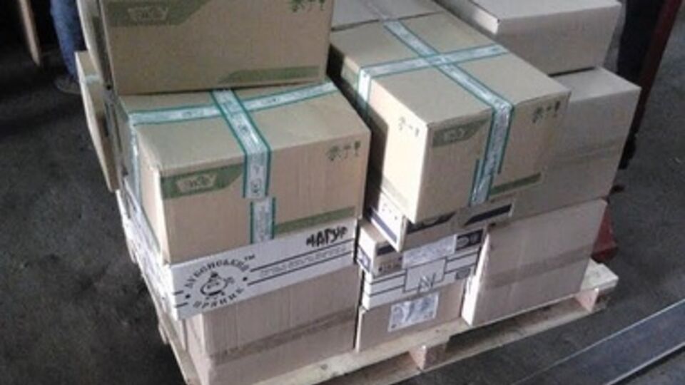 Чаще всего люди приносили добровольцам консервы, носки, сухие завтраки, печенье