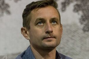 Сергей Жадан: Посмотрите, как страна поддерживает военных! В основном помогают чем могут. Есть у нас единство, только вспоминать о нем надо не под угрозой оккупации