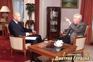 Олег Басилашвили: Пахан в барак меня пригласил и предложил выпить. Тут же из очка зеки достали поллитру, на столе появилась закуска – в зоне все есть!