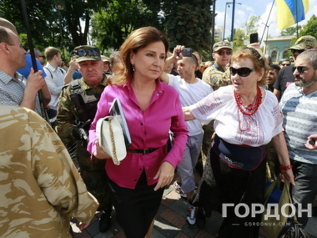 Инну Богословскую не пускали в здание парламента