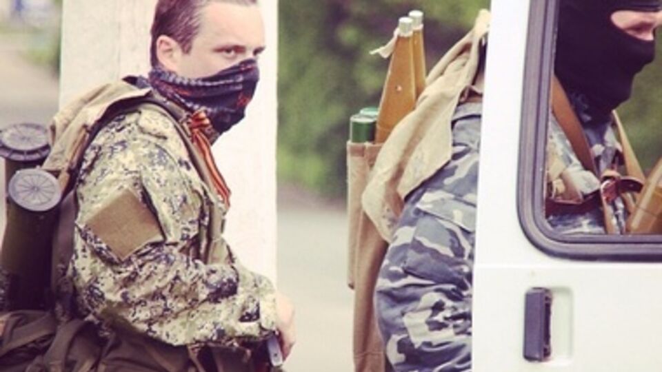 Боевики второй день захватывают админздания в Донецке