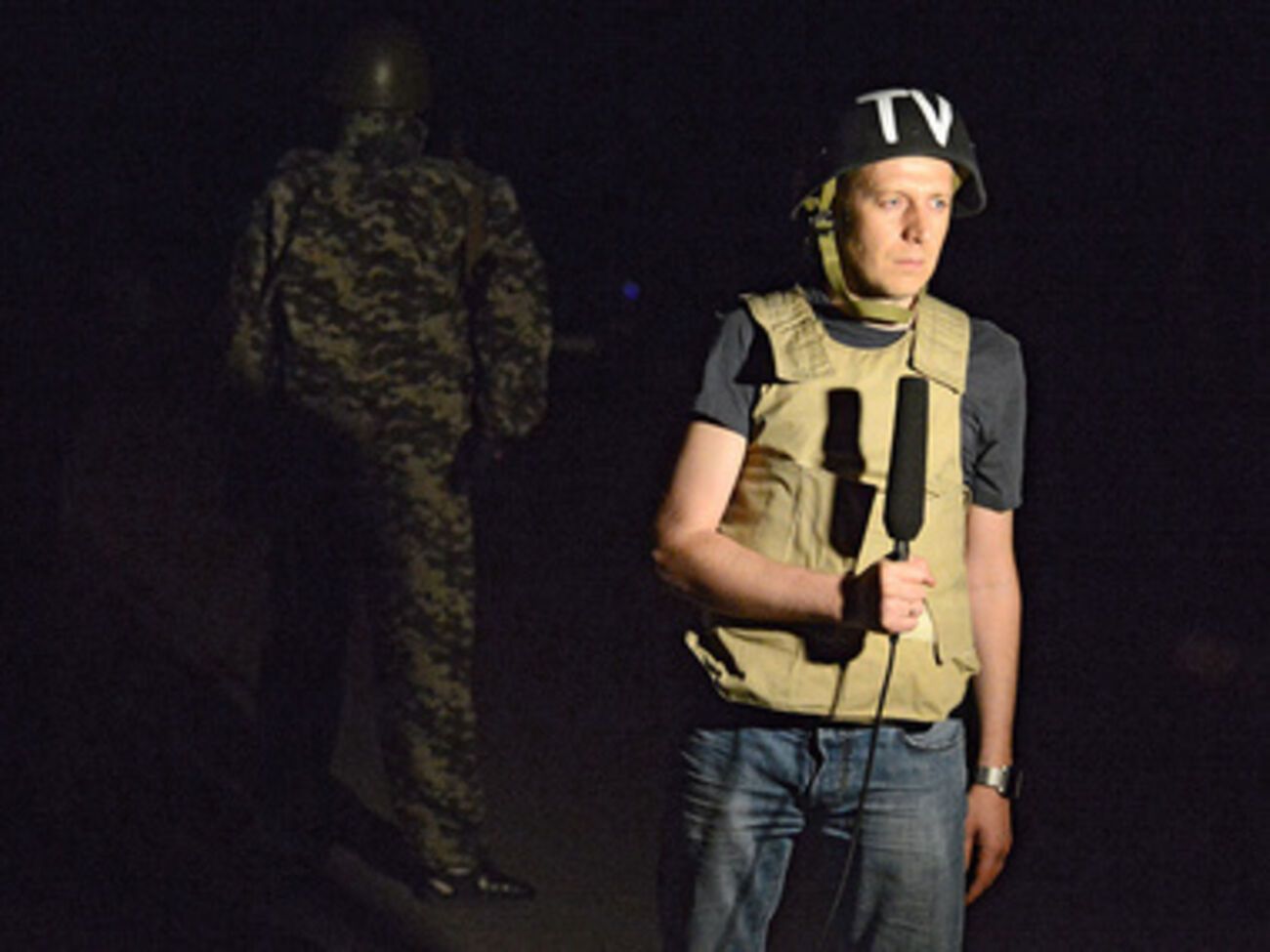 Журналист Игорь Корнелюк умер в реанимации после минометного обстрела