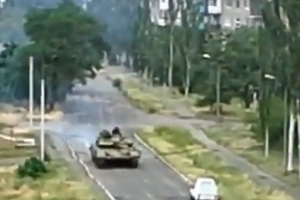 Танки в Снежном 12 июня
