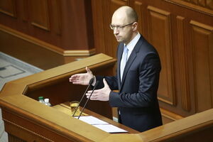 Яценюк сообщил, что финразведка Украины заблокировала $1,3 млрд "семьи" Януковича