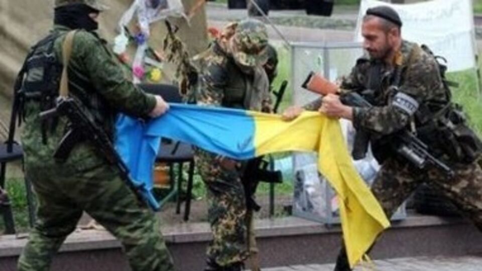 По словам луганского активиста, если вы решитесь крикнуть "Слава Украине!" в Луганске, вас расстреляют