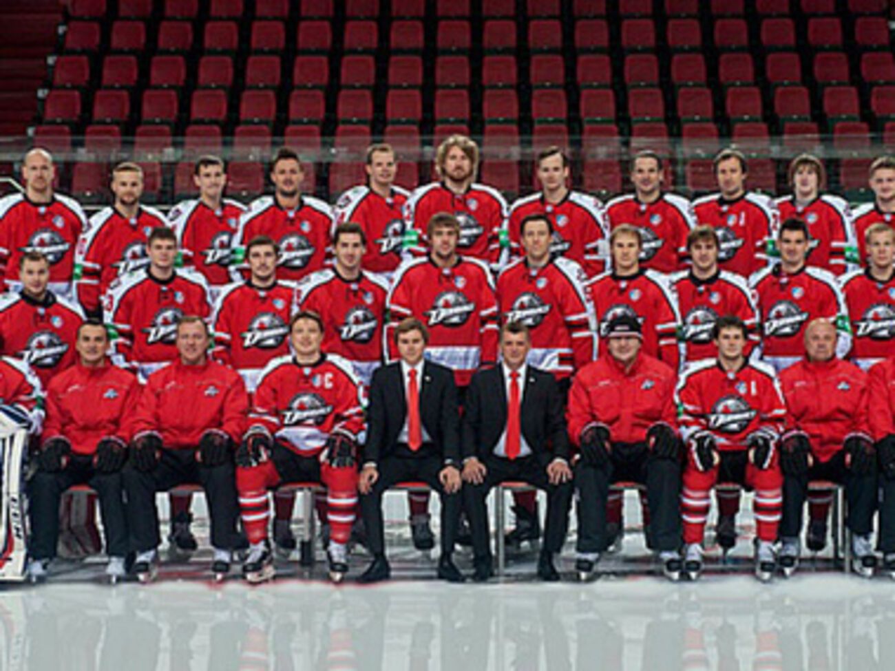 Контракты клуба с хоккеистами и тренерами будут зафиксированы на один год