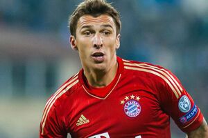 Хорватский нападающий Марио Манджукич, который забил два голова в ворота Камеруна