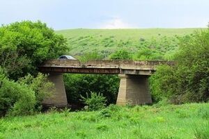 Опоры моста не пострадали, повреждено лишь дорожное полотно