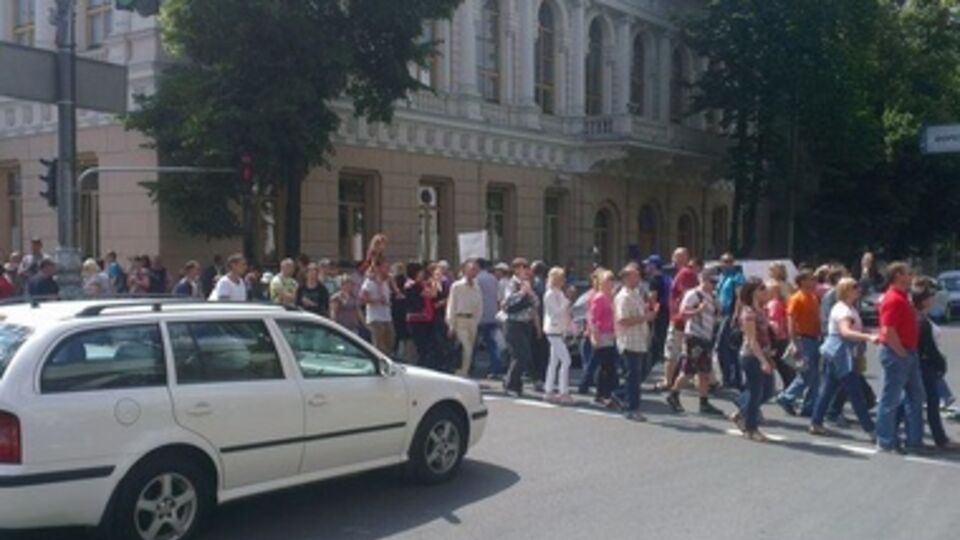 Люди возмущены отказом Рады перевести валютные кредиты в гривневые