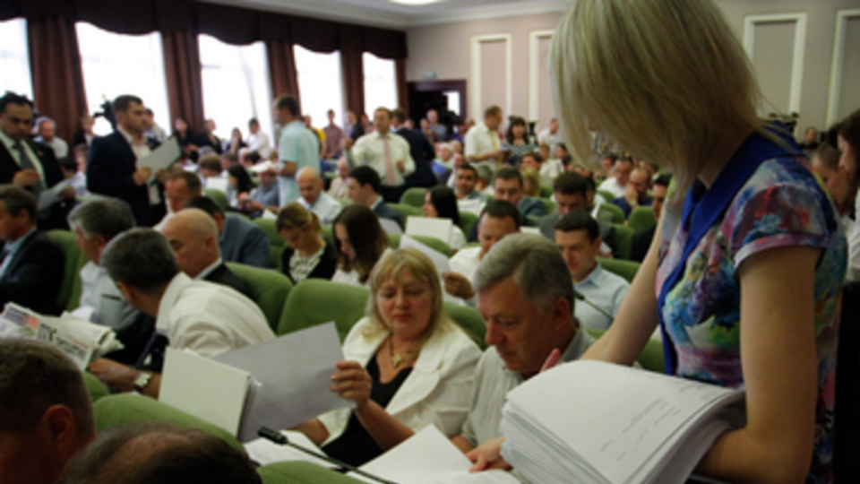 О создании фракций партии УДАР и партии Леси Оробец "Нове життя" Резников не объявлял