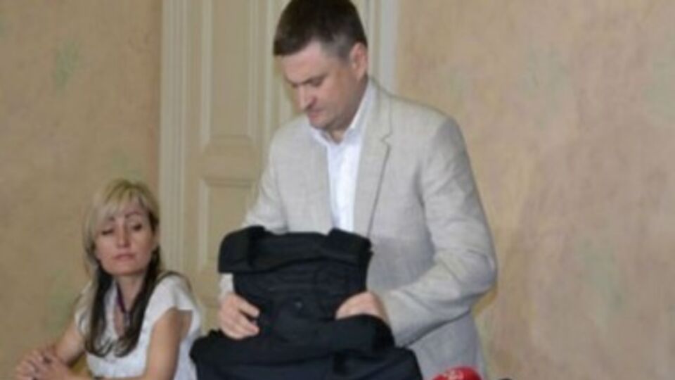 Вместо брони в жилетах использовали обычный металл, который легко пробивается из автомата Калашникова