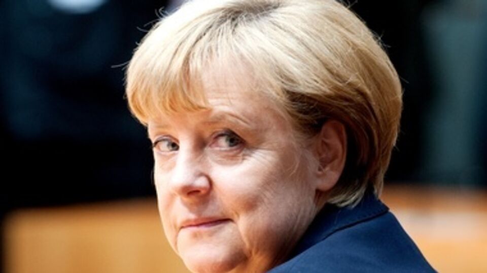 Меркель надеется, что Путин поддержит план Порошенко