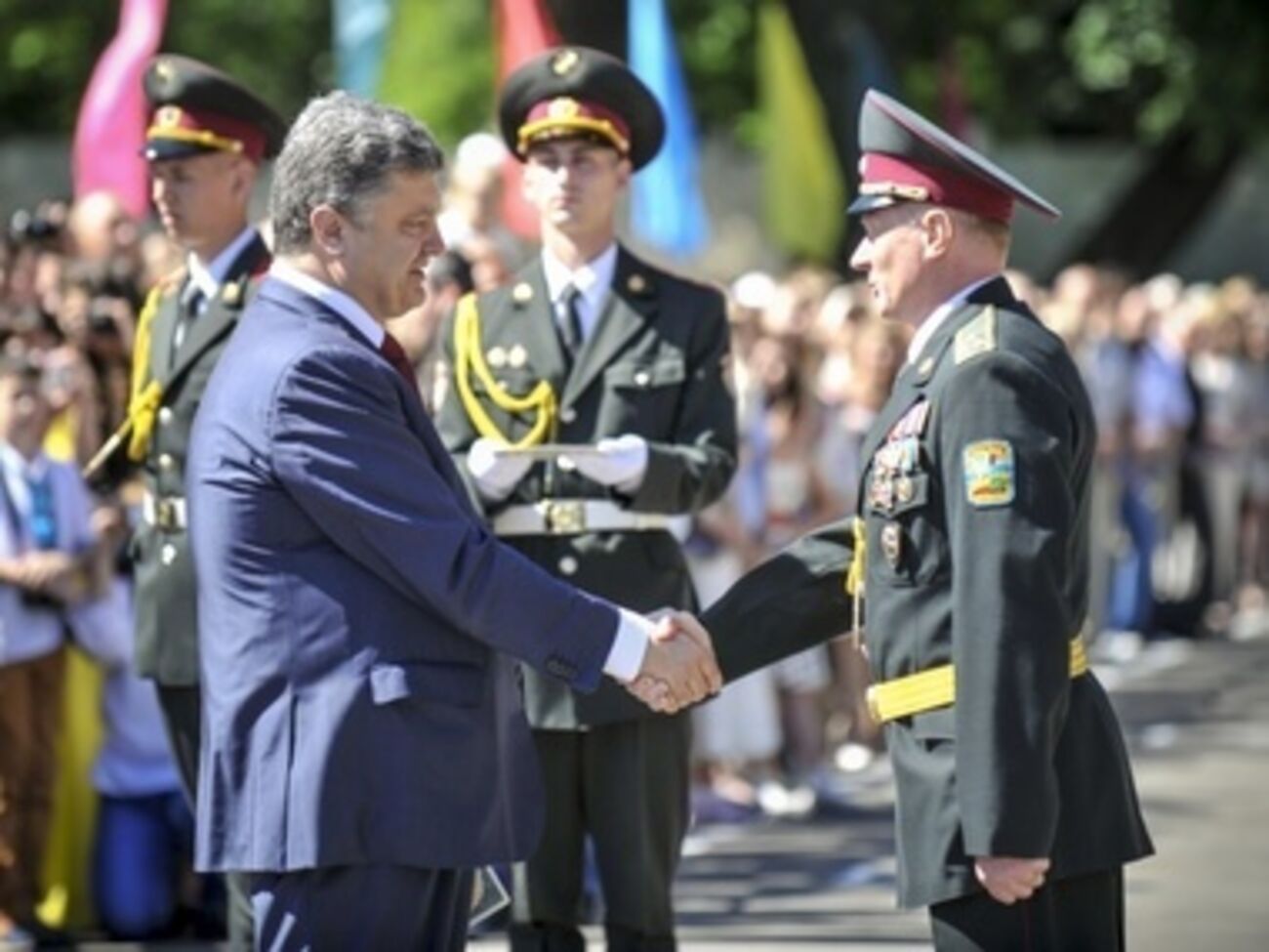 Военные доложили Петру Порошенко, что на границе установлен "режим обороны"