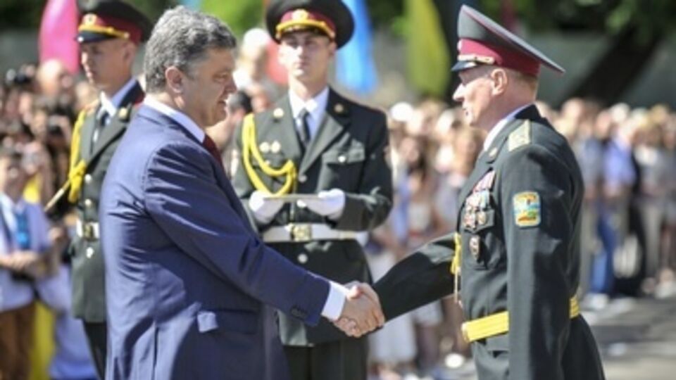 Военные доложили Петру Порошенко, что на границе установлен "режим обороны"
