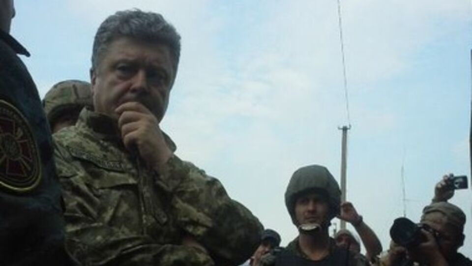 Порошенко посетил лагерь антитеррористического центра Национальной гвардии в Изюме