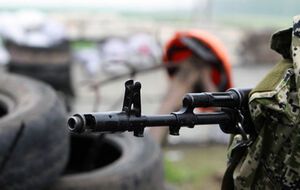 Боевики обстреляли машину в центре города