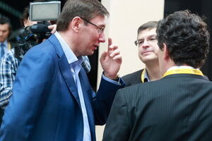 Юрий Луценко отметил, что следователями проведен большой объем работы