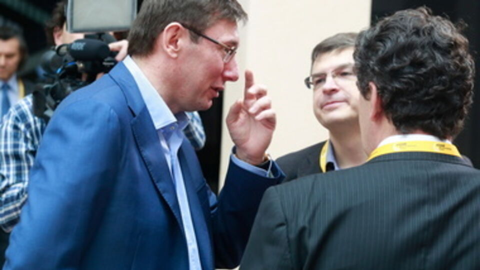 Юрий Луценко отметил, что следователями проведен большой объем работы