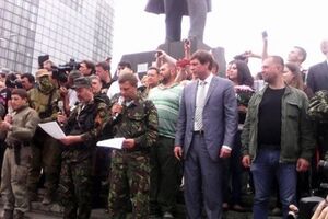 В Донецке боевики в присутствии Царева приняли присягу террористам