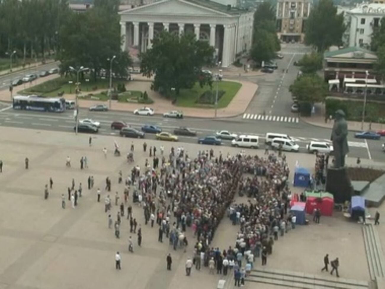 В митинге приняли участие около 100 человек