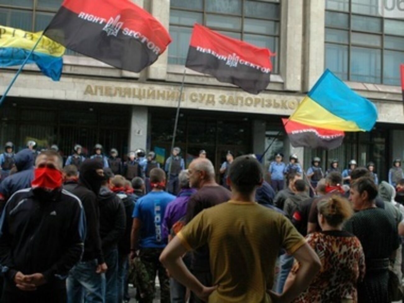 Митингующие требуют наказать сепаратистов и прекратить преследования патриотов