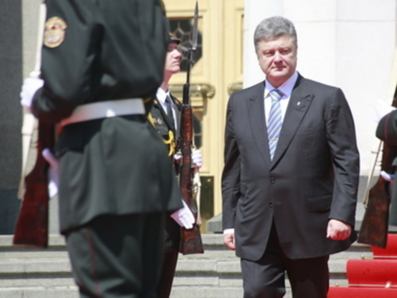 Петр Порошенко: На границе с РФ будет создана десятикилометровая буферная зона