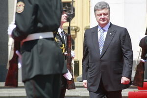 Петр Порошенко: На границе с РФ будет создана десятикилометровая буферная зона